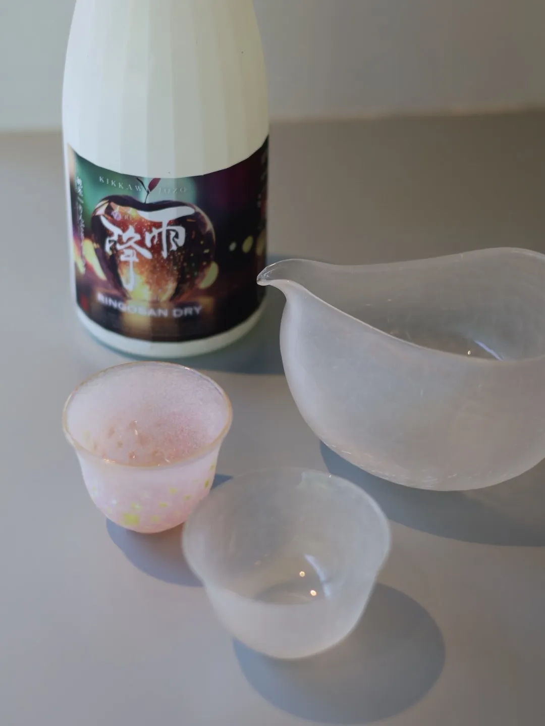 季節の日本酒を、作家さんの酒器で。